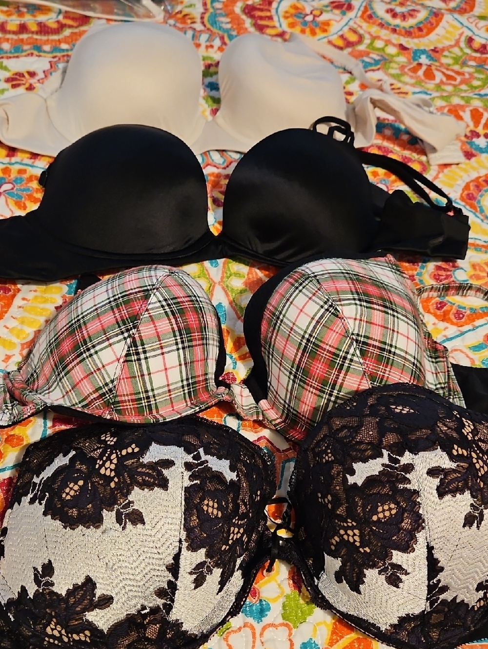 Everyday Black Push-Up Bra with Smooth Cups